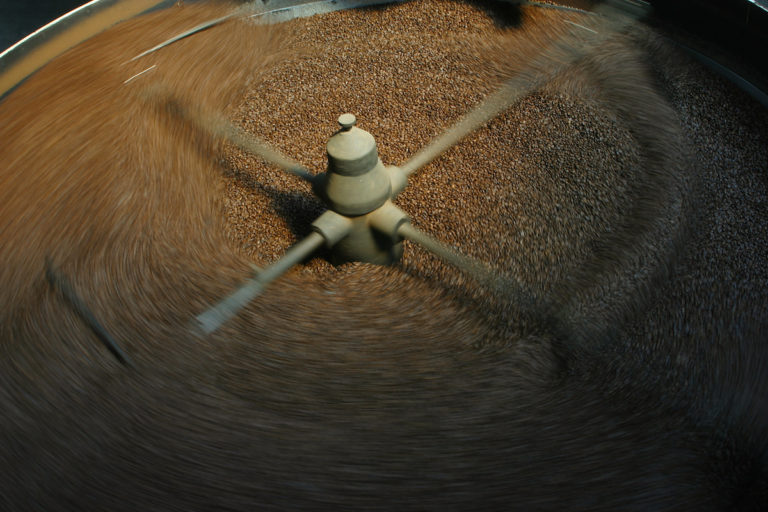 I mestieri del caffè: assaggiatore e tostatore