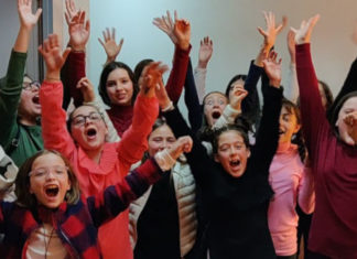 La scuola in Coro. #Pensaticonilcuore ad Agliana scuola