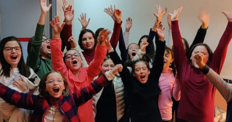 La scuola in Coro. #Pensaticonilcuore ad Agliana