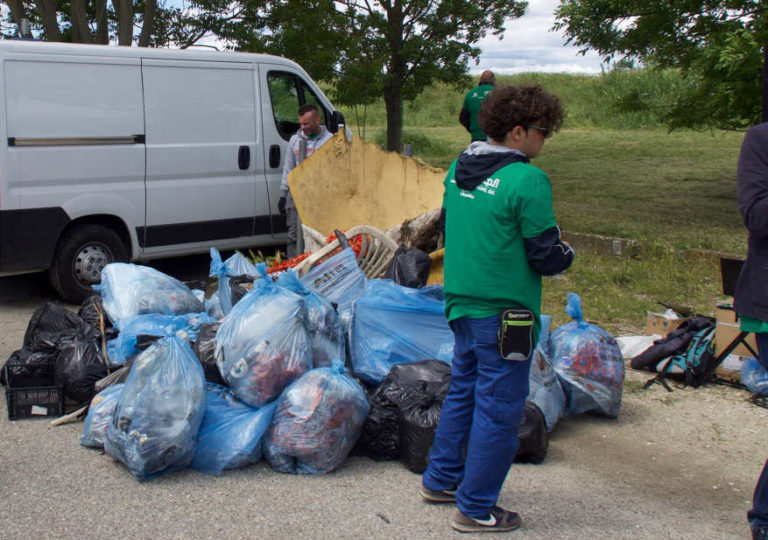 Il “raccolto” al Polo scientifico di #Liberi dai rifiuti: 20 quintali