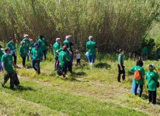 Una tonnellata di rifiuti liberati sugli argini dell’Elsa In settanta per Liberi dai rifiuti sul fiume Elsa