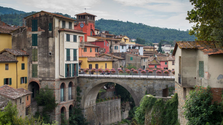 Loro Ciuffenna: il borgo medievale che ospita il mulino ad acqua più antico della Toscana