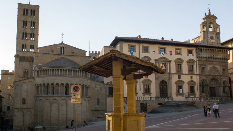 Passeggiate virtuali alla scoperta delle bellezze artistiche e della storia della città di Arezzo