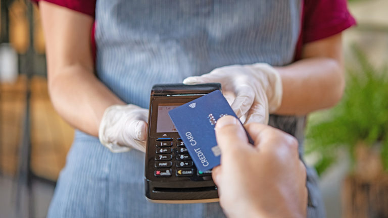 Contante addio: aumentano i pagamenti elettronici