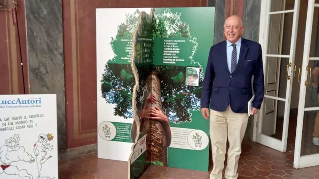 LuccAutori - il sindaco Alessandro Tambellini per Abbraccia un lalbero, dai vita a un bosco