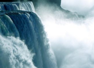 Leggerezze. Gaia Nanni legge 5 libri sul potere Leggerezze. Gaia Nanni legge 5 libri sul potere