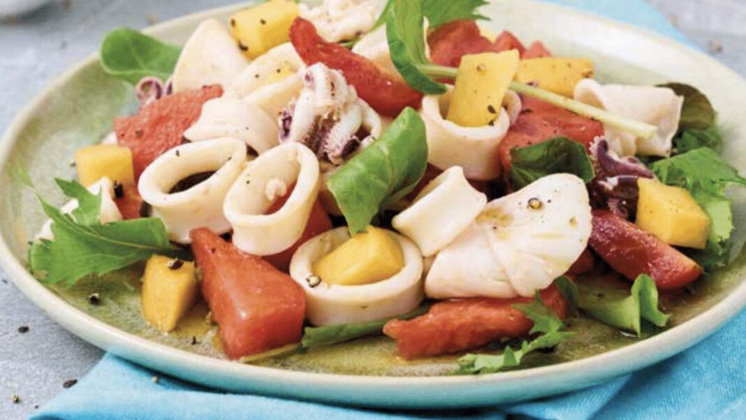 Insalata di calamari con frutta