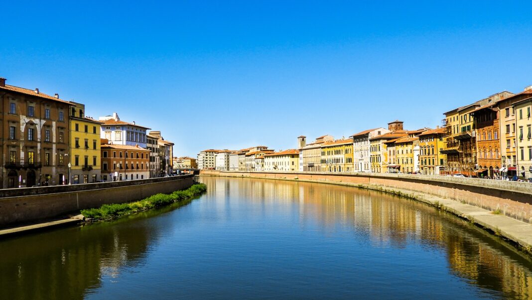 Scorcio della città di Pisa