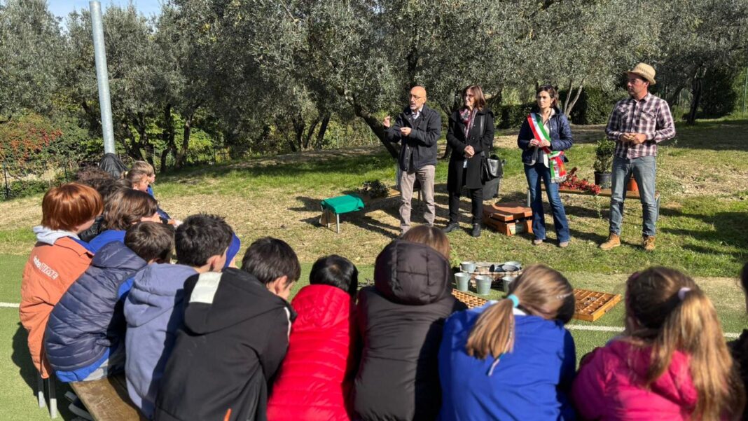 Piantagione del bosco didattico alla scuola primaria G.Pascoli di Sesto Fiorentino