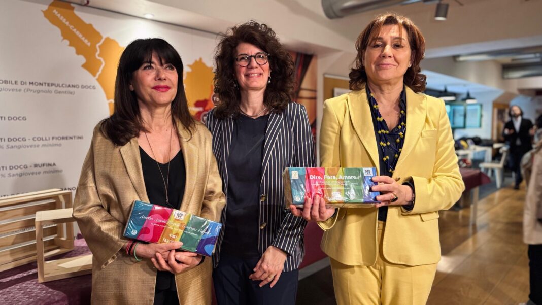 Da sinistra Maura Latini Presidente di Coop Italia, Elisabetta Camussi docente di Psicologia Sociale presso l’Università Milano Bicocca e Presidente della Fondazione Ossicini, Daniela Mori Presidente Consiglio di Sorveglianza di Unicoop Firenze