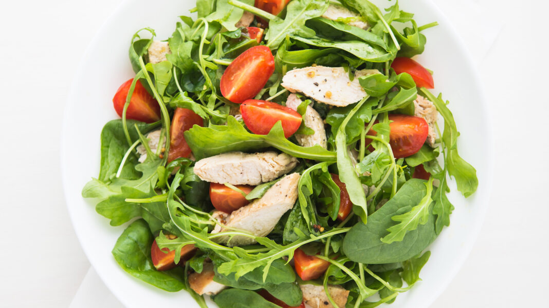Insalate miste in ciotola