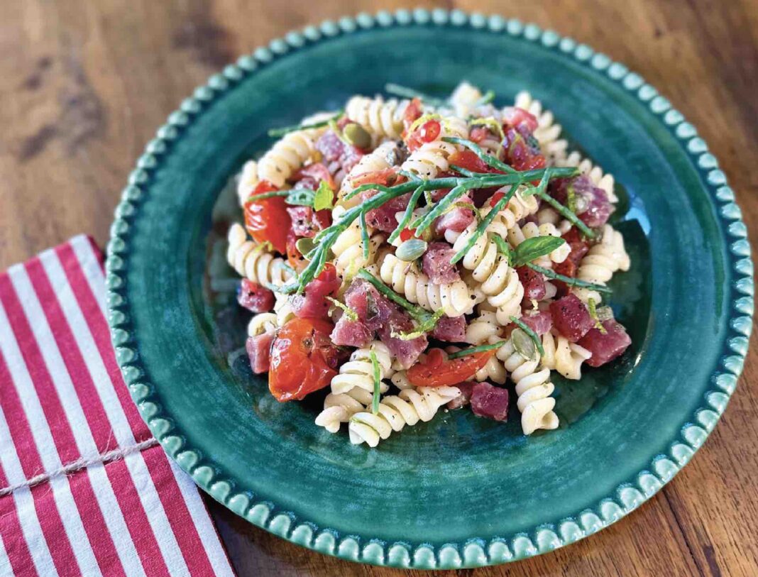 Pasta fredda con tonno fresco