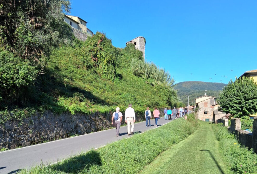 Camminata dal fiume al Castello