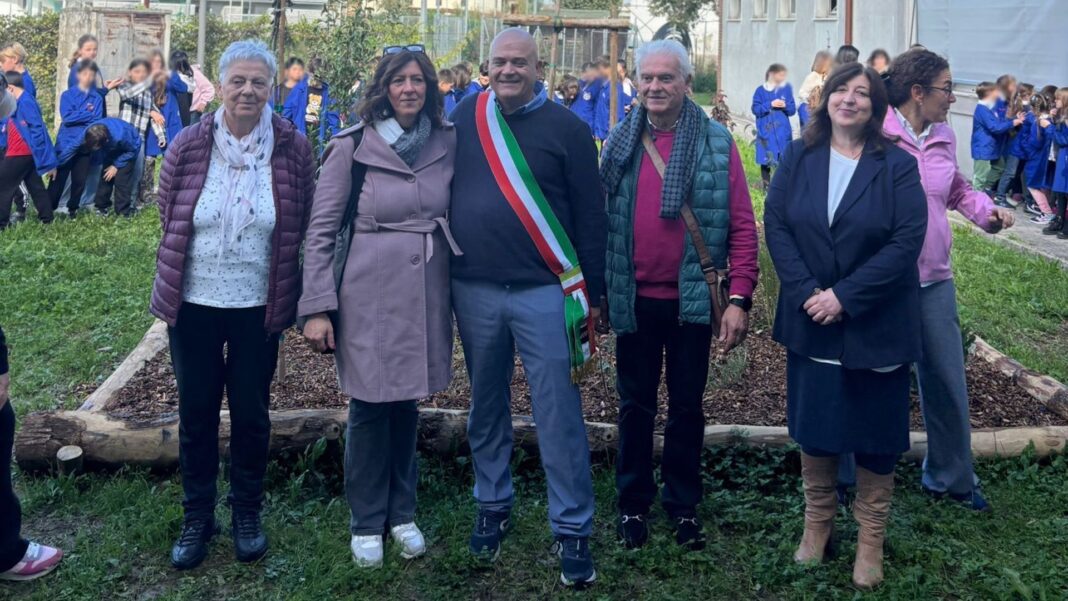 Bosco didattico alla scuola primaria Vignole di Quarrata Bosco didattico alla scuola primaria Vignole di Quarrata