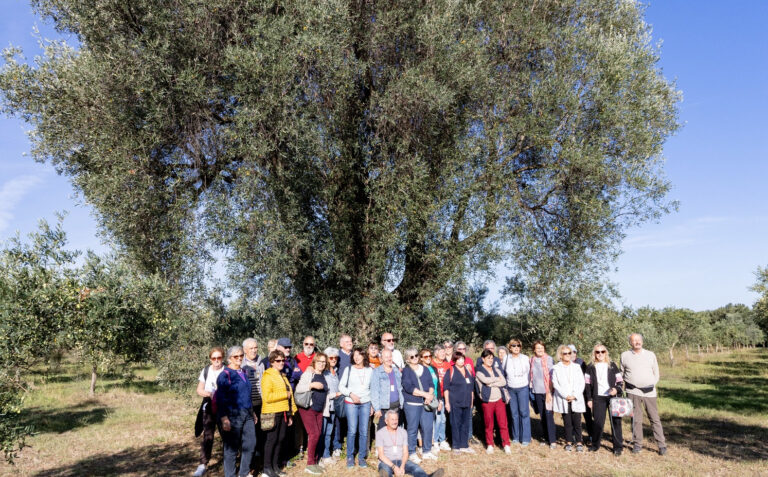 La sezione soci Coop di Lucca in visita in Calabria della Cooperativa Valle del Marro