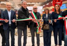 Taglio del nastro per il rinnovato Coop.fi di Colle di Val d’Elsa Taglio del nastro del nuovo Coop.fi di Colle di Val d'Elsa