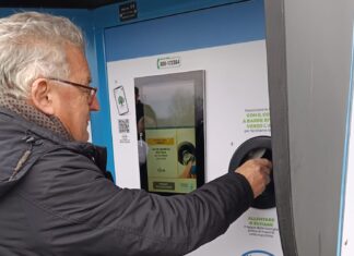 Al Coop.fi di Figline e Incisa Valdarno parte la raccolta di bottiglie PET. Installato un ecocompattatore l Coop.fi di Figline e Incisa Valdarno parte la raccolta per le bottiglie in Pet