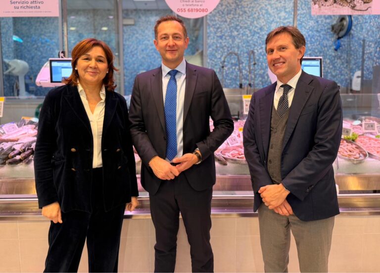 Cibo e filiere: il commissario europeo Christophe Hansen fa tappa alla Coop