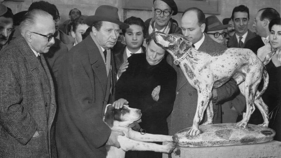 La statua dedicata a Fido a Borgo san Lorenzo