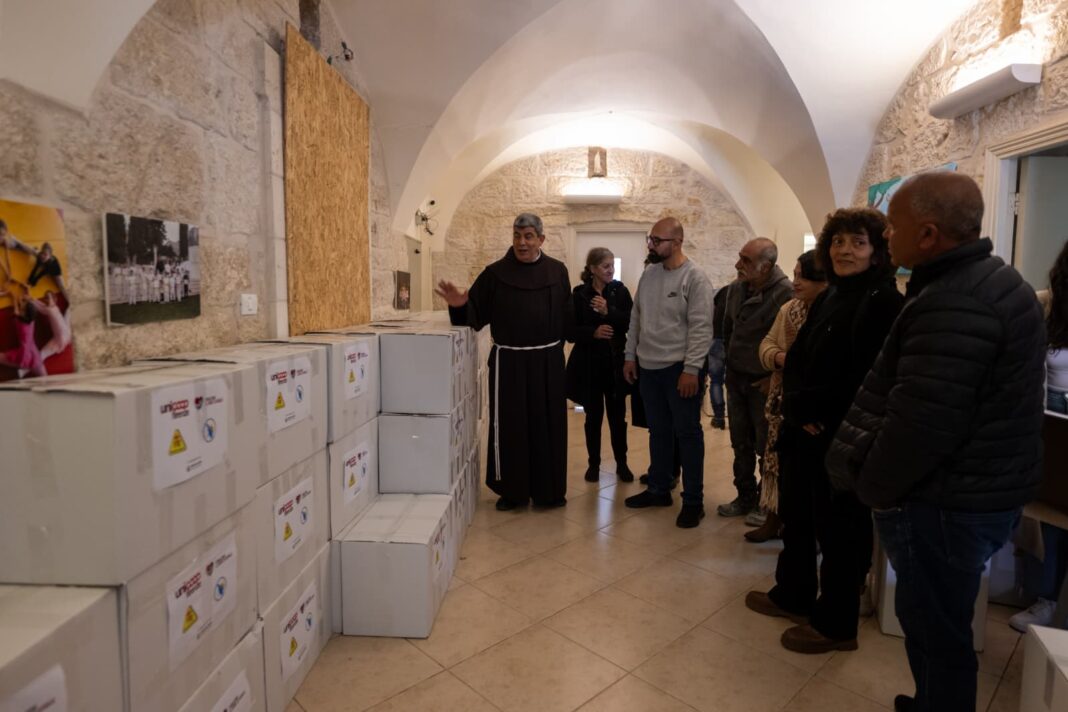 Arrivati a destinazione i beni alimentari raccolti per la popolazione palestinese. Foto George Jaraiseh
