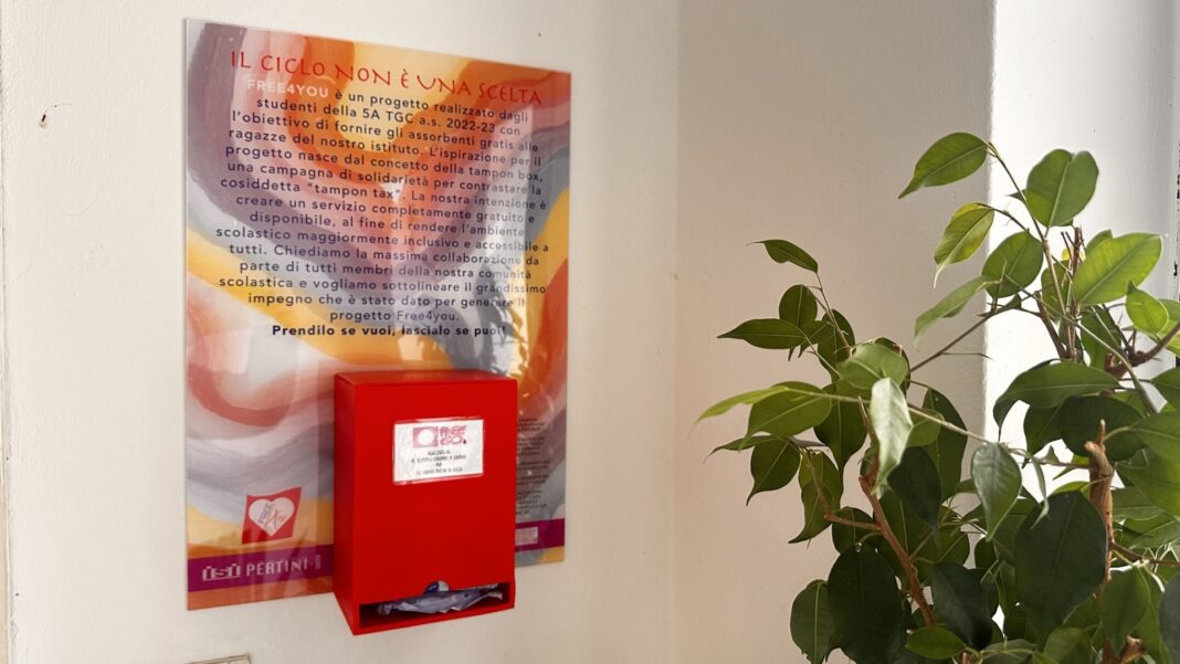 FREE4YOU: L'ISI PERTINI DI LUCCA INAUGURA I DISTRIBUTORI DI ASSORBENTI FEMMINILI
