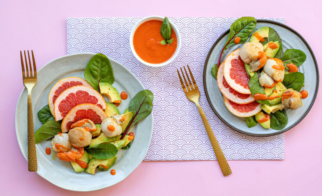 Insalata di capesante, pompelmo rosa e avocado