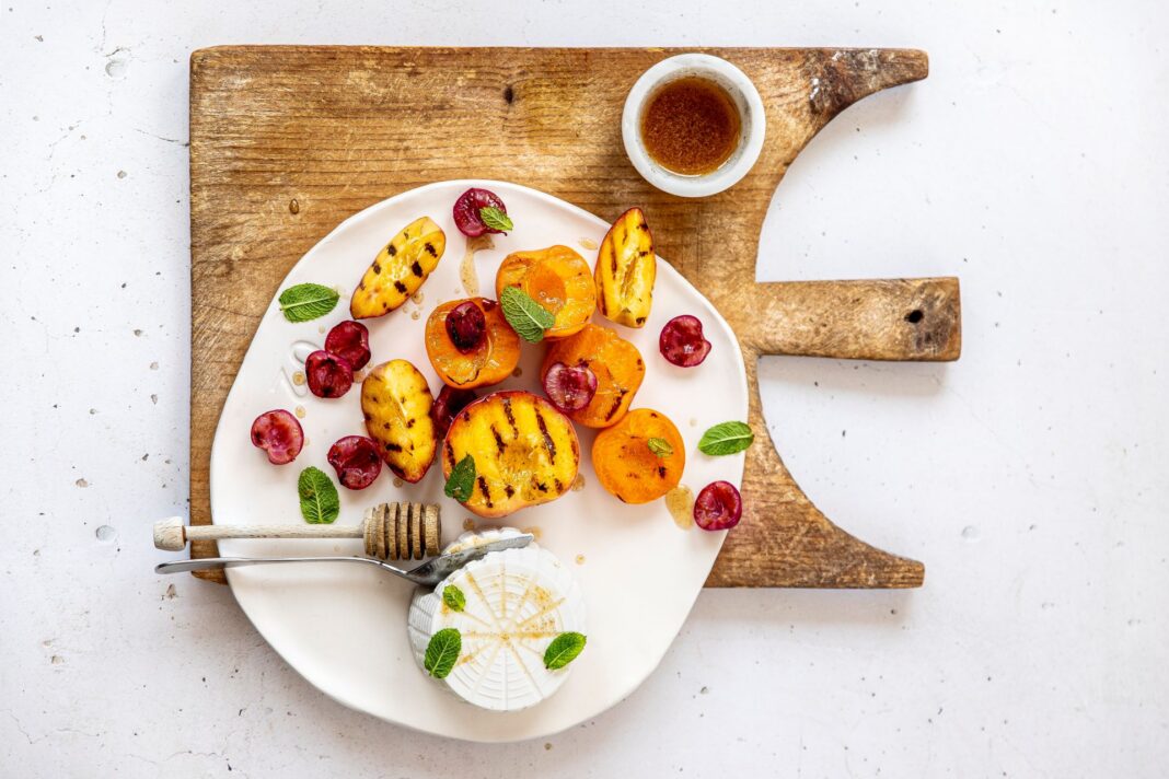 Frutta grigliata con ricotta al miele