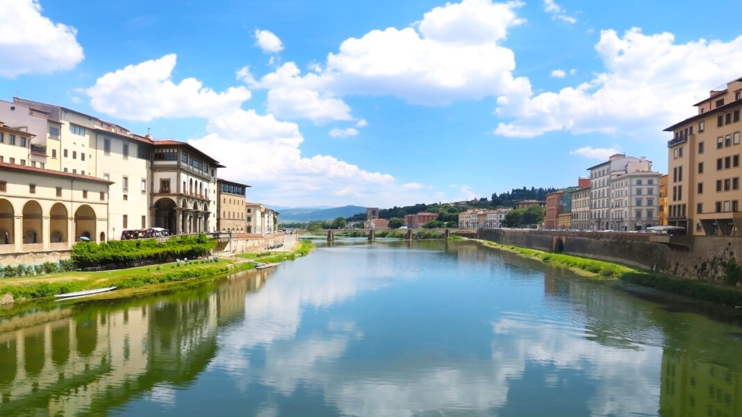 In barca sull'Arno