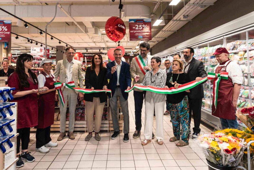 Taglio del nastro per la Coop di San Rocco a Pilli