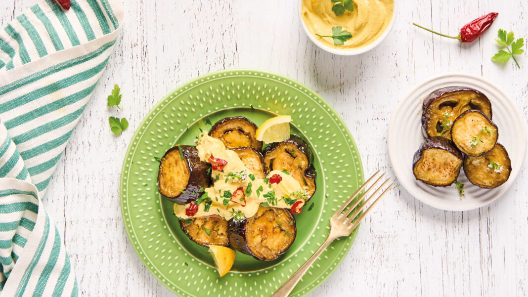 Melanzane arrostite con salsa allo yogurt speziato
