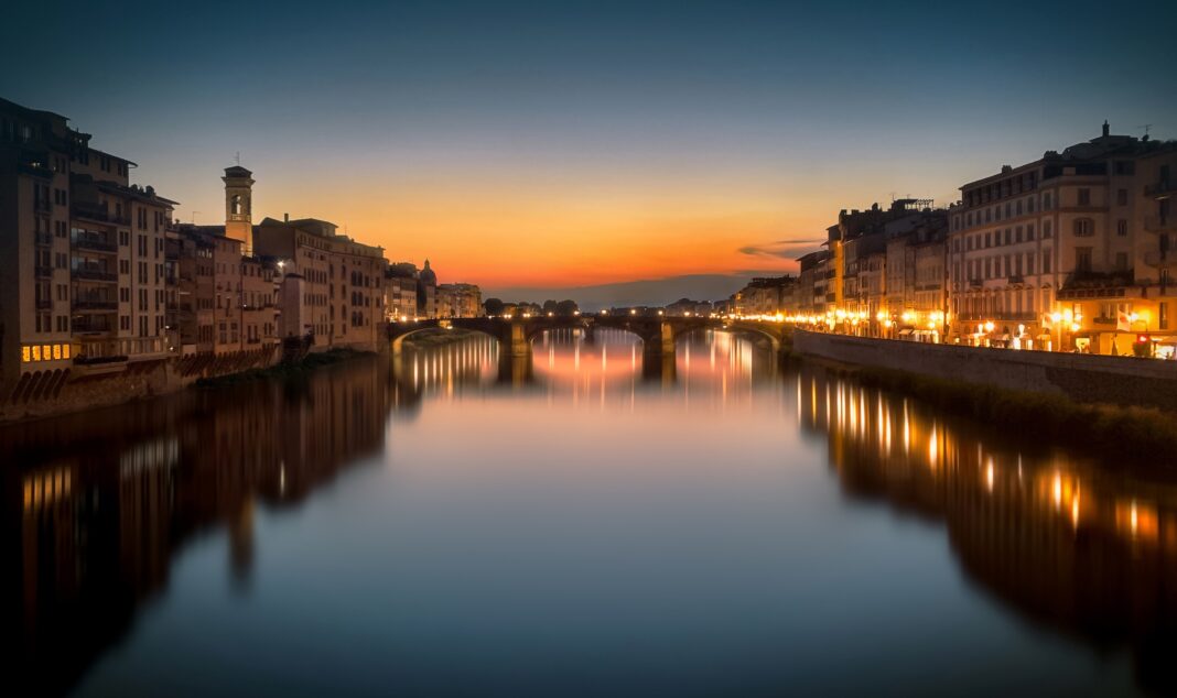 Firenze di notte- Immagine di Elisabetta Miele da Pixabay