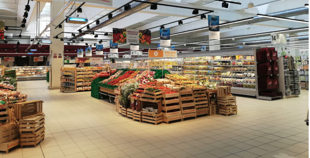 Banco ortofrutta di un punto vendita Coop.fi